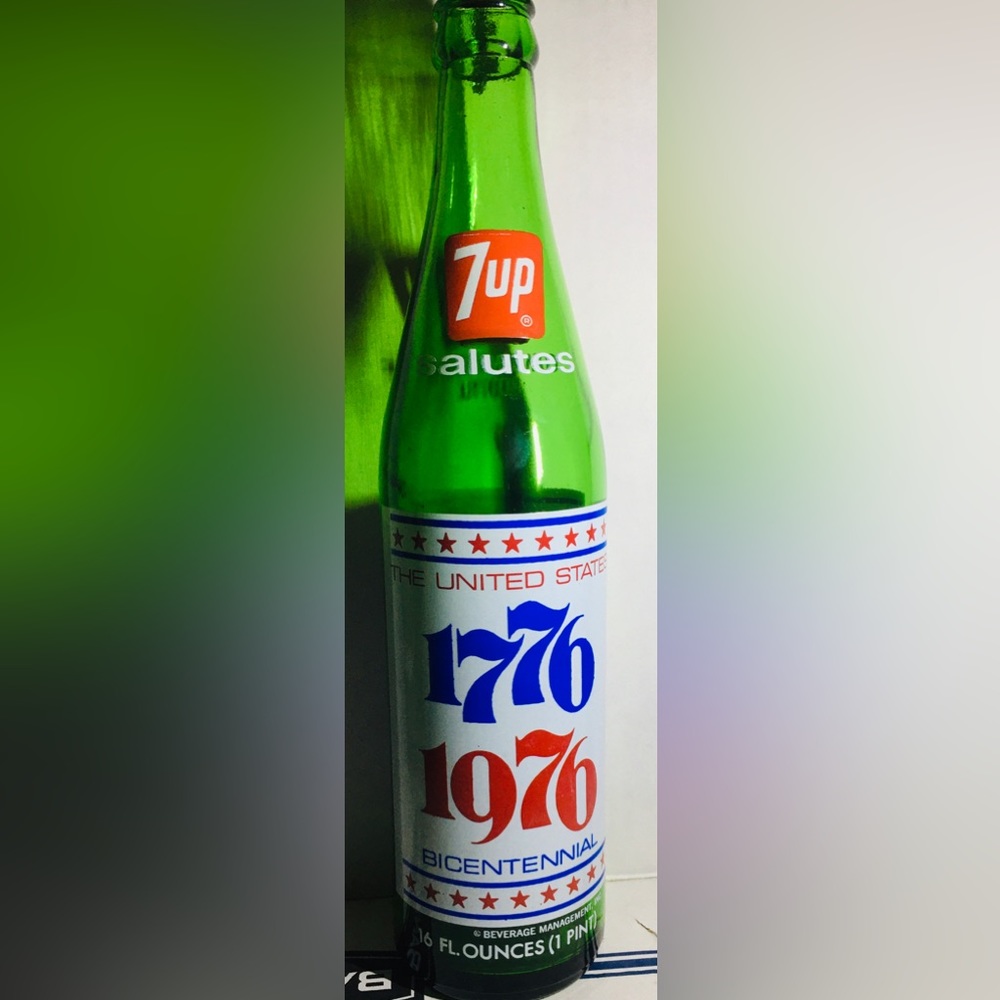 1975 7UP Commemorative Bottle, The United States 1776-1976 Bicentennial 16oz.